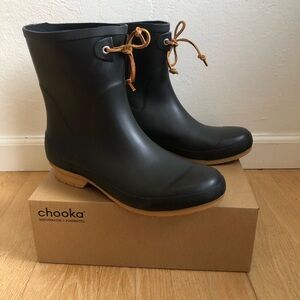 Chooka Black and Tan Rain Boots